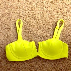 Adjustable strap Yellow swim top !✨